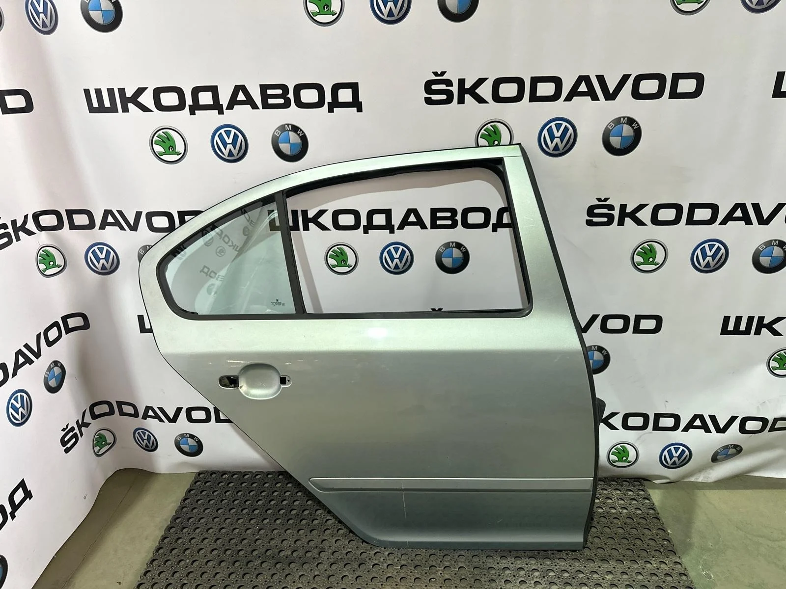 Дверь Skoda Octavia 2011 1Z5833056 A5 (1Z) 1.6 BSE, задняя правая