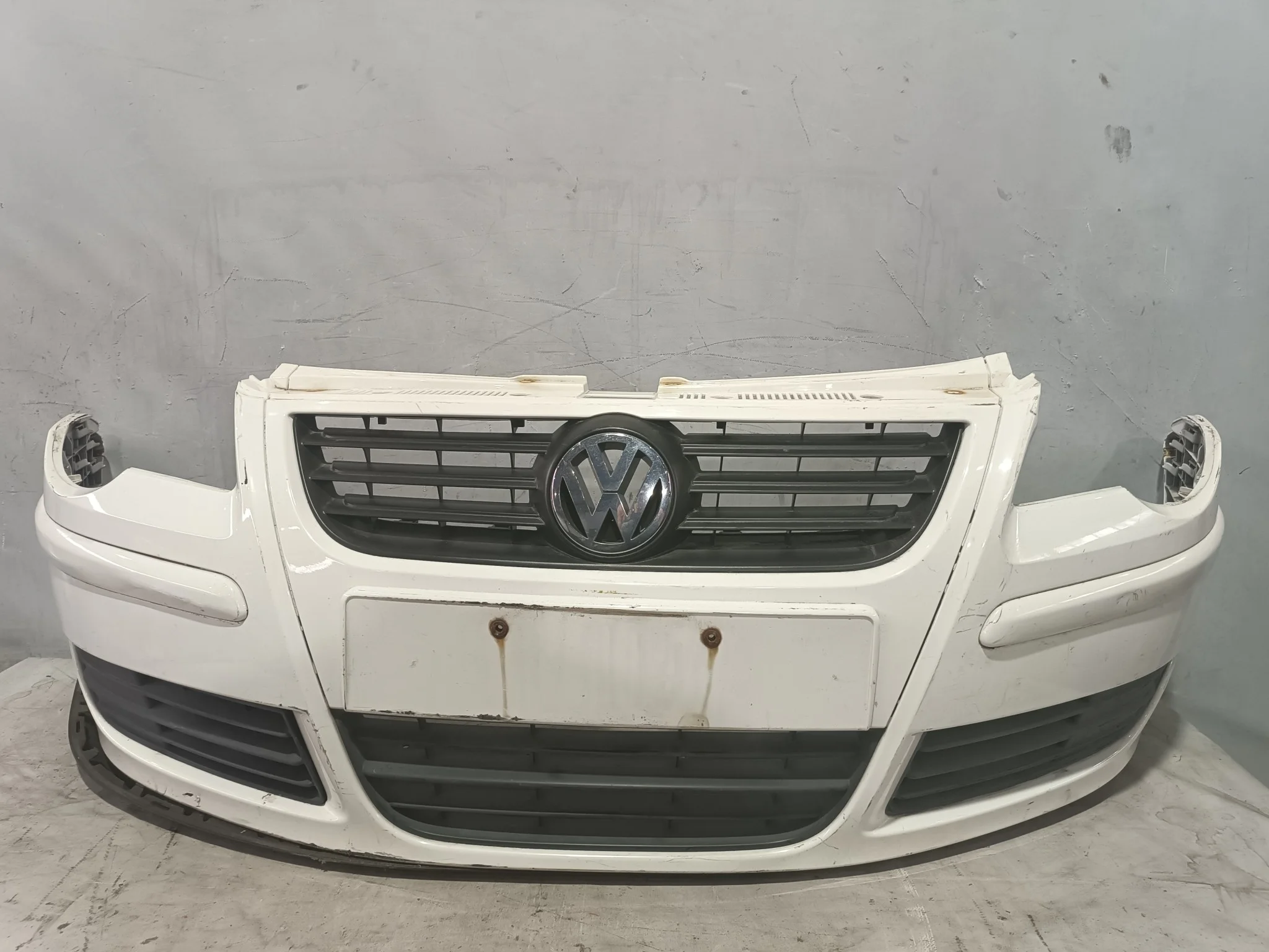 БАМПЕР VOLKSWAGEN POLO 9N1 9N2 9N3 9N4 6Q0807217E 2 МОДЕЛЬ ПЕРЕДНИЙ белый KB620