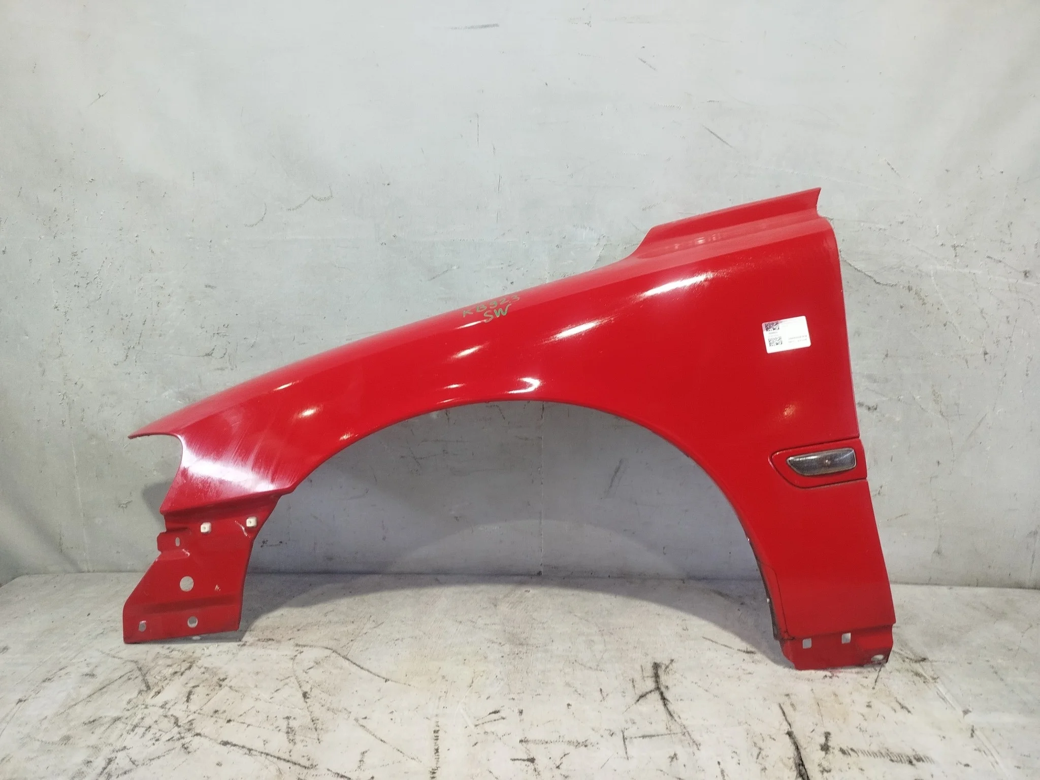 КРЫЛО VOLVO S60 V70 RH RS SJ SW 30796492 ПЕРЕДНЕЕ ЛЕВОЕ красный KB923