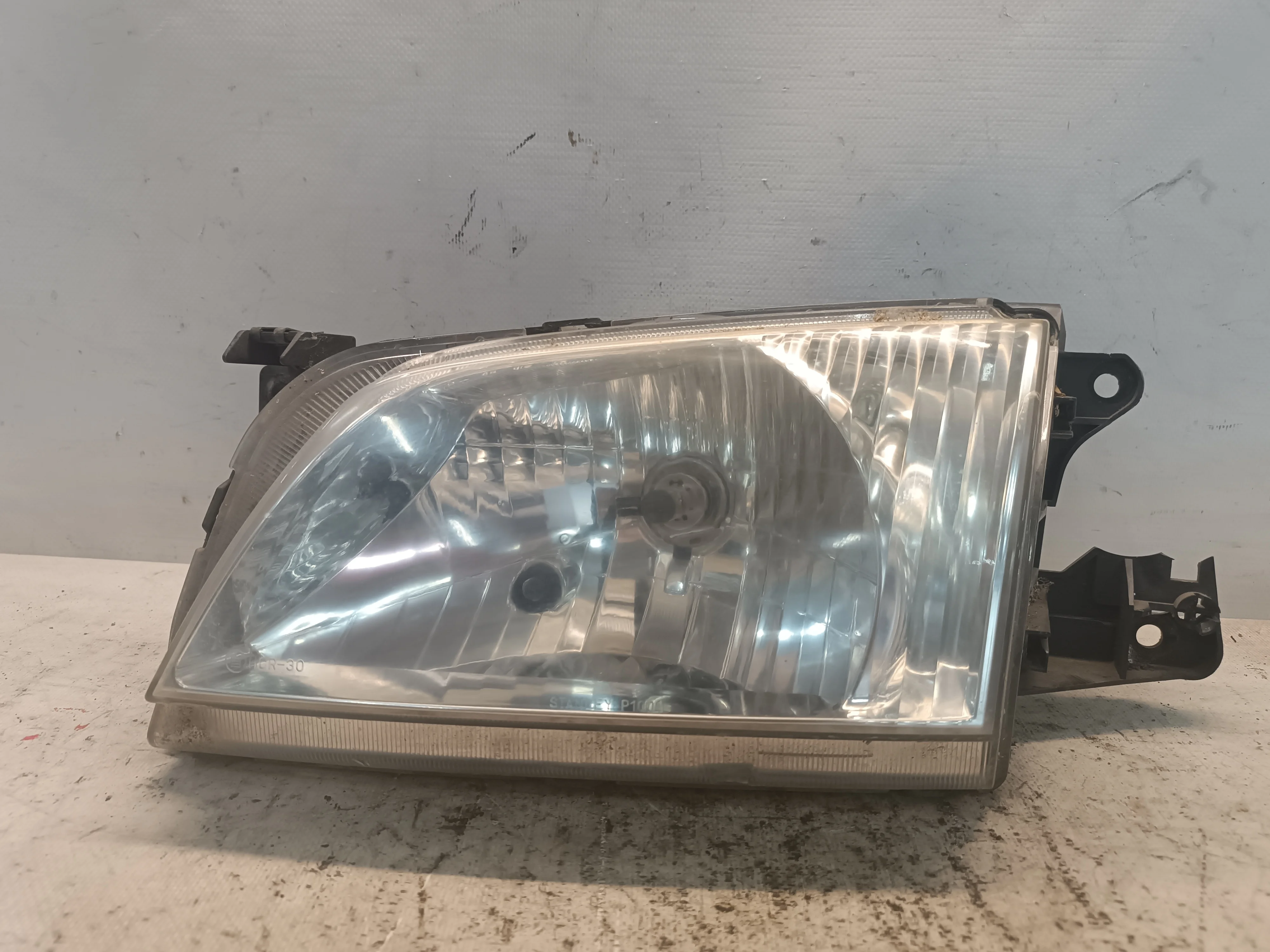 ФАРА MAZDA FORD DEMIO FESTIVA DW3W DW3WF DW5W DW5WF P1001 ГАЛОГЕН ЛЕВАЯ 2 МОДЕЛЬ D267510L0C NA7407Z