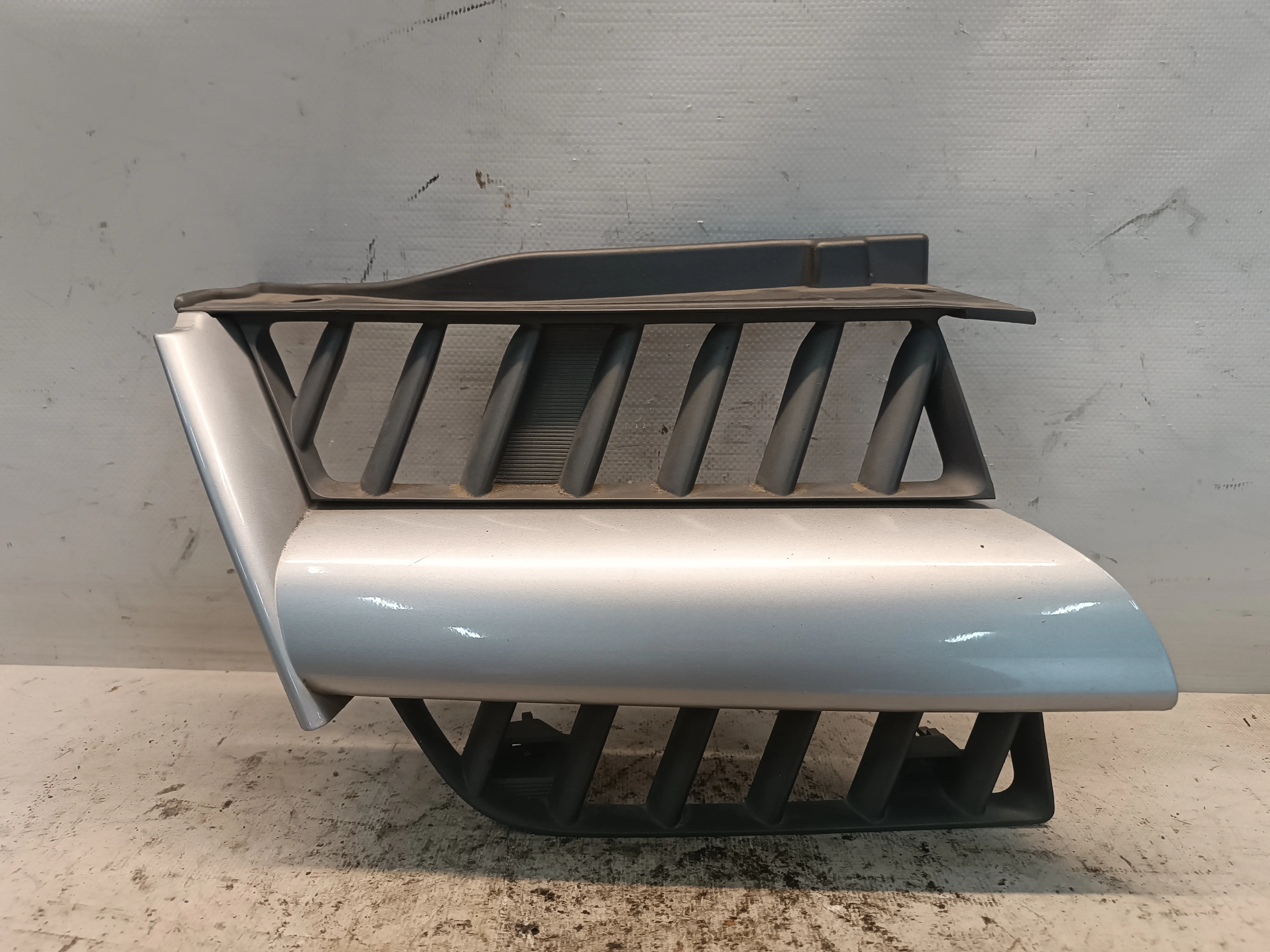 РЕШЕТКА РАДИАТОРА MITSUBISHI AIRTREK OUTLANDER CU2W CU4W CU5W ПРАВАЯ 7450A058HB FA335Z