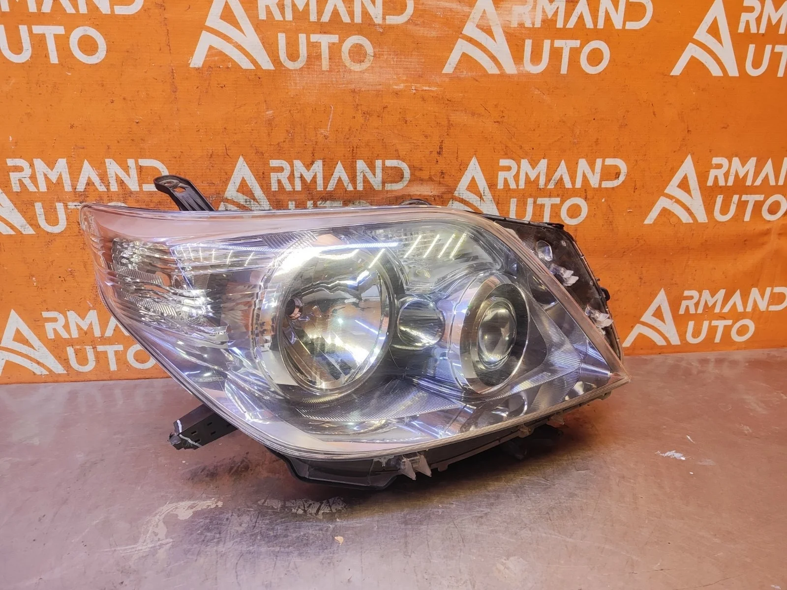 Фара Toyota Land Cruiser Prado 2009-2013 150