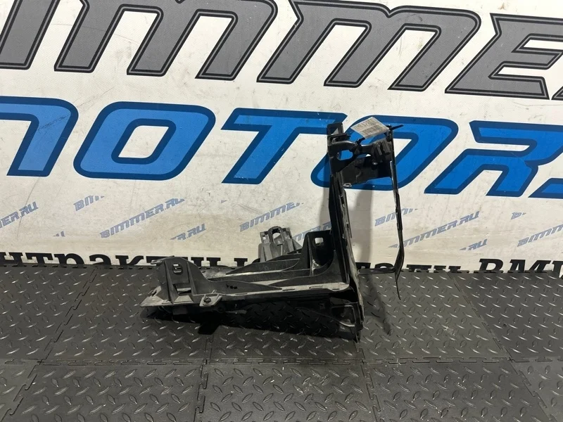 Кронштейн фары Bmw 535I 51647200777 F07 N55B30A, передний левый