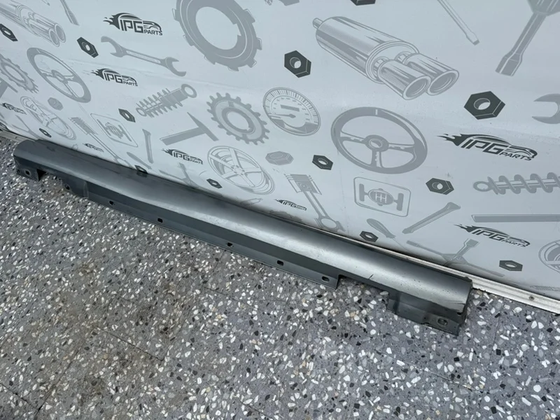 Накладка порога правая Mercedes-benz 2010 W204