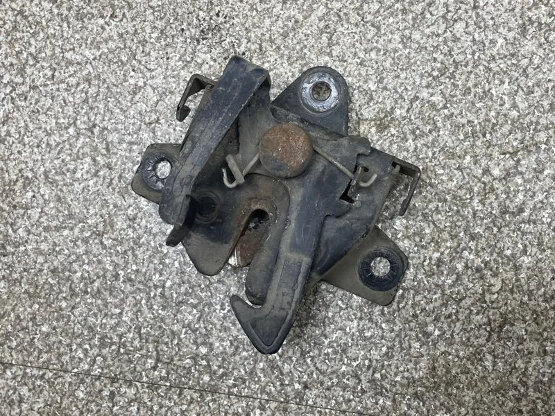Замок капота Hyundai Getz 2007 811301C000 1.4 G4EE MT