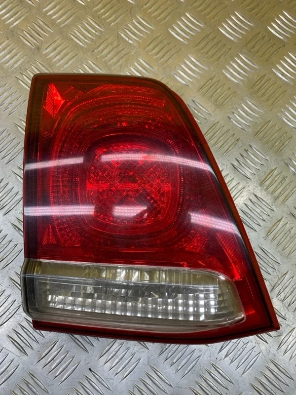 Фонарь крышки багажника левый Toyota Land Cruiser 200 (2008-2021) 2010