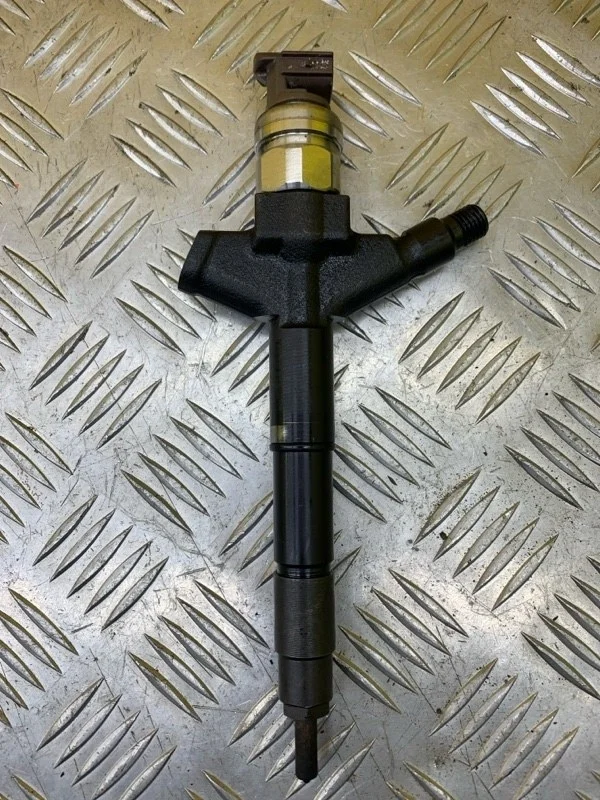 Форсунка топливная Nissan Pathfinder (R51M) 2004-2013 2010 166005X00A 2.5 D YD25DDTI