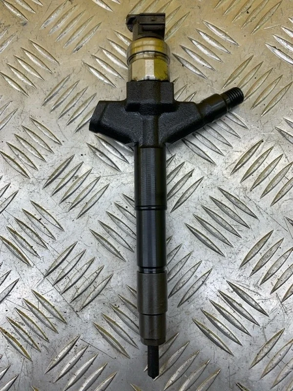 Форсунка топливная Nissan Pathfinder (R51M) 2004-2013 2010 166005X00A 2.5 D YD25DDTI