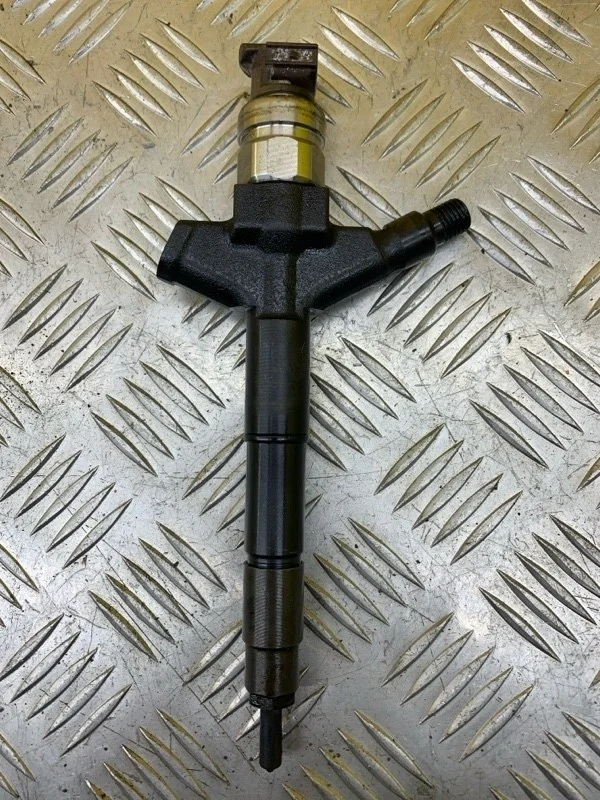 Форсунка топливная Nissan Pathfinder (R51M) 2004-2013 2010 166005X00A 2.5 D YD25DDTI