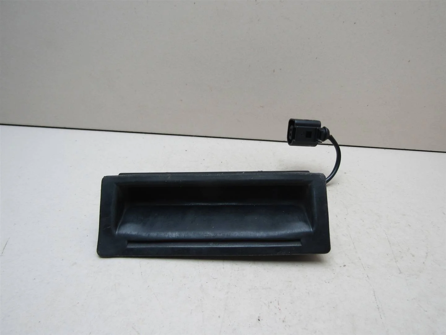 Кнопка открывания багажника Porsche Cayenne 2003-2010  [1J0827566L]  в Вологде