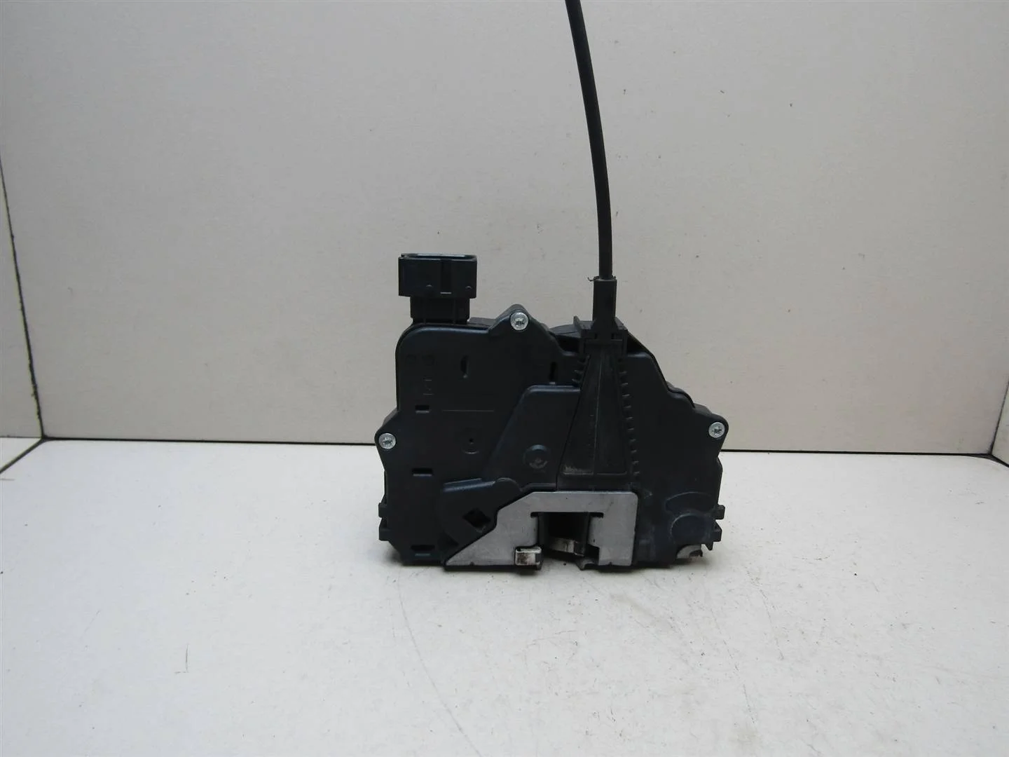 Замок двери передней левой Opel Corsa D 2006-2015  [13258271]  в Вологде
