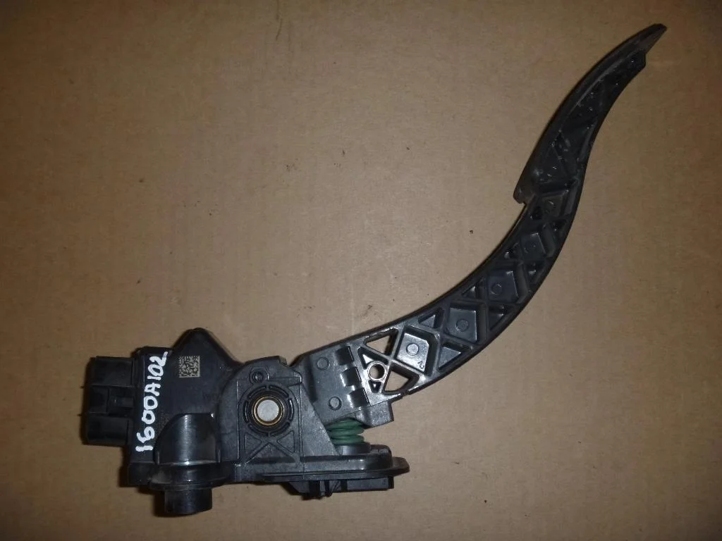 Б.у. педаль газа MITSUBISHI LANCER CY2A MITSUBISHI LANCER CY2A