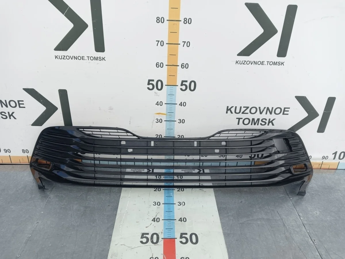 Решетка в бампер Toyota Camry 2018- XV70