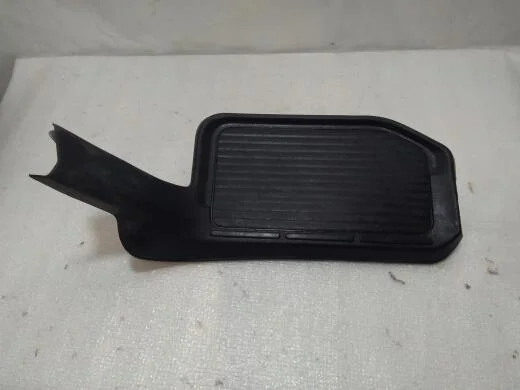 Б.у. накладка на порог MITSUBISHI PAJERO V97W MITSUBISHI PAJERO V97W