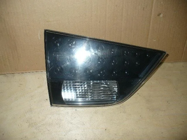 Б.у. фонарь внутренний MITSUBISHI OUTLANDER XL CW6W MITSUBISHI OUTLANDER XL CW6W