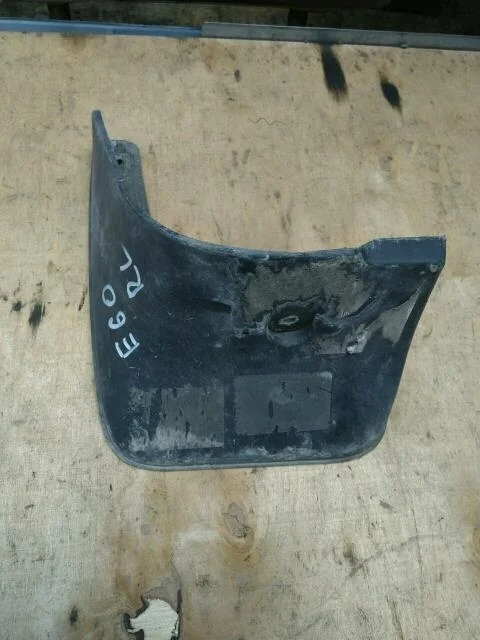 Б.у. брызговик TOYOTA COROLLA ZRE151 TOYOTA COROLLA ZRE151