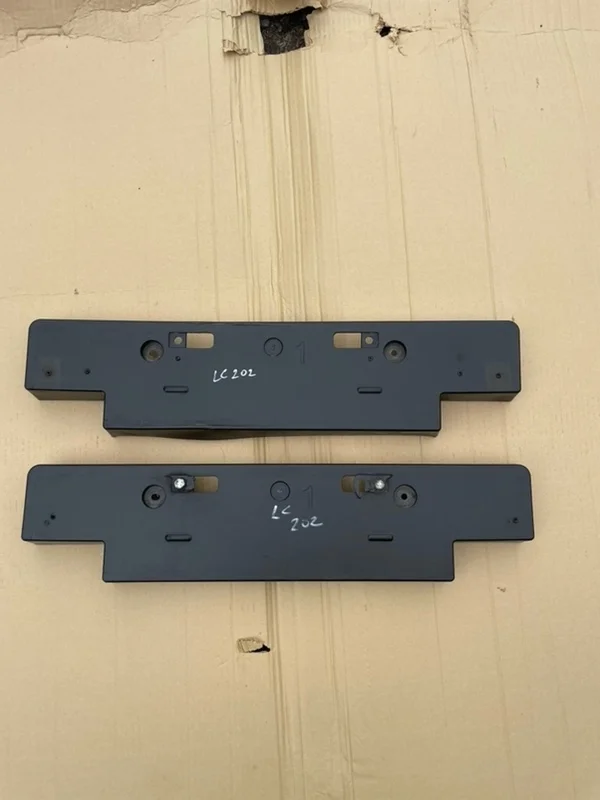 Площадка номерного знака Toyota Land Cruiser 200рест