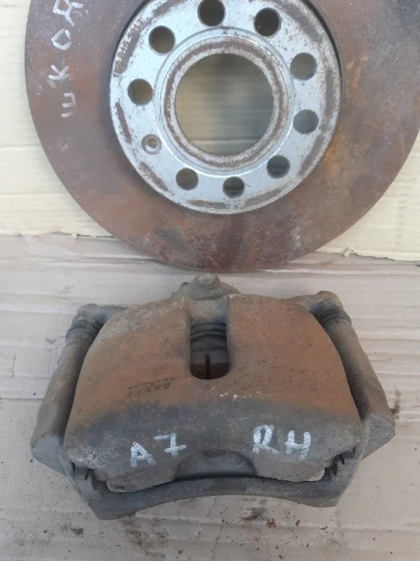 Скоба суппорта Skoda Octavia A7