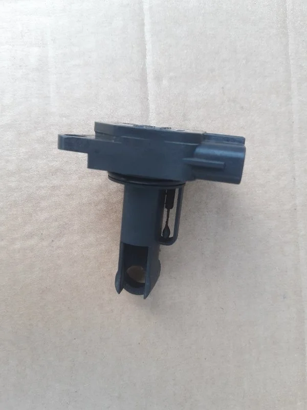 Датчик массового расхода воздуха Mazda