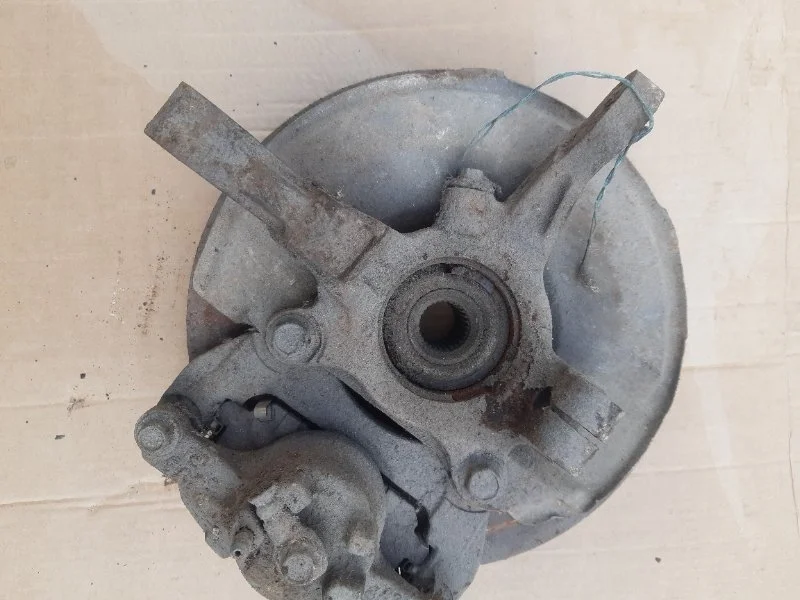 Кулак поворотный Mitsubishi Outlander 3