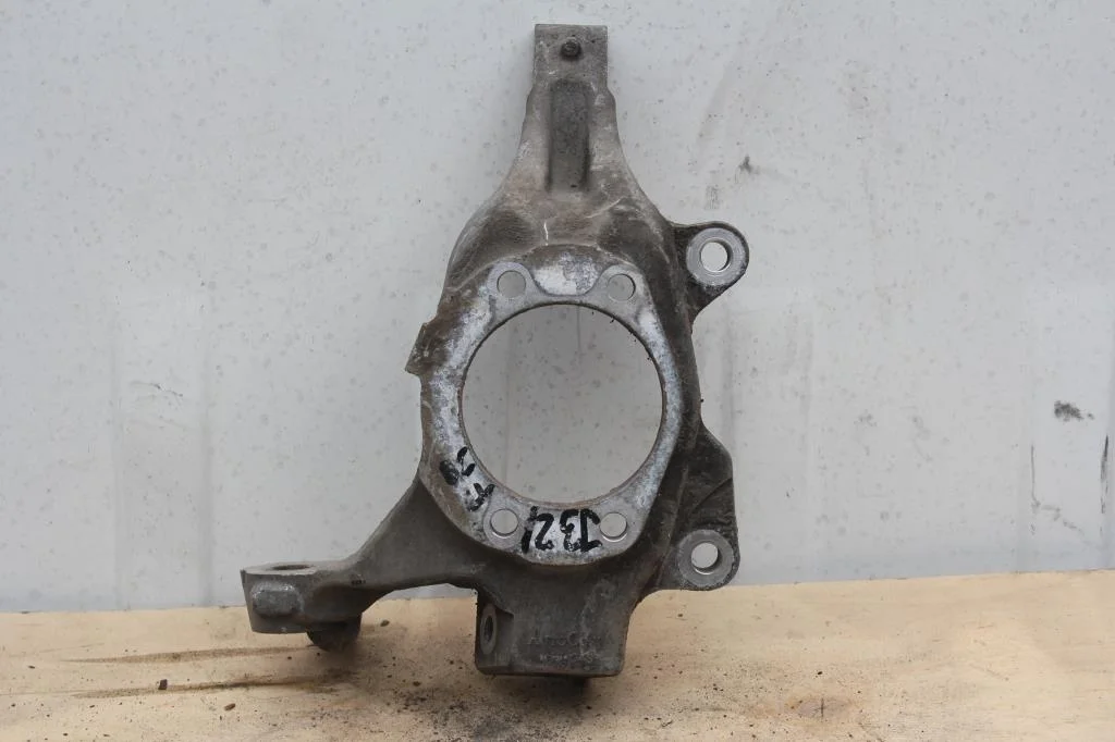 Б.у. кулак поворотный NISSAN TEANA J32 NISSAN TEANA J32