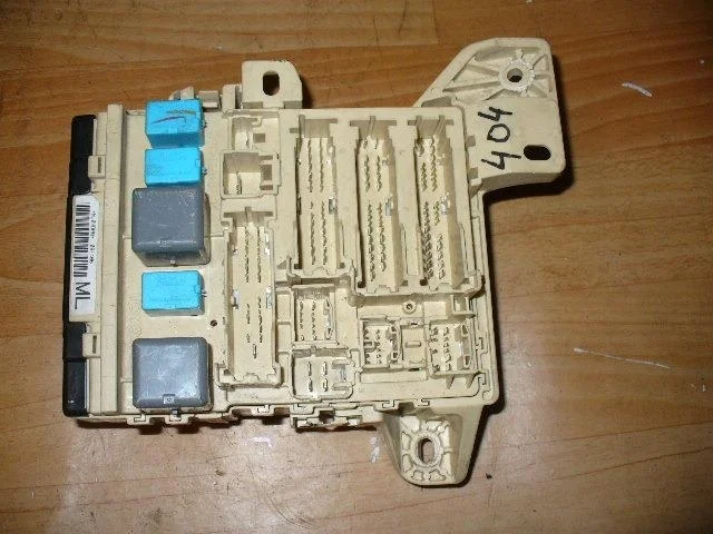 Б.у. блок предохранителей салонный TOYOTA CAMRY V40 ACV40 TOYOTA CAMRY V40 ACV40