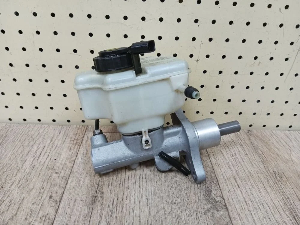 Цилиндр тормозной главный Skoda Octavia II (2004—2009) Octavia II (2004—2009) 3T 3T4, 2KB 2KJ, A5, 1K2, 1Z3, SUV