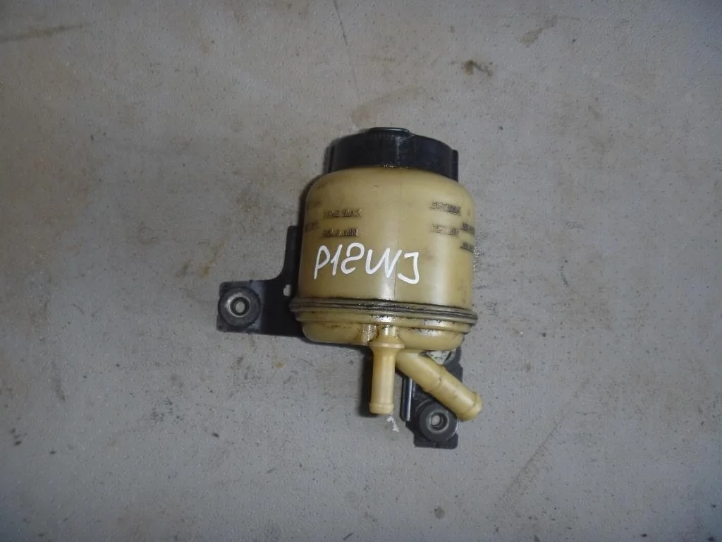 Б.у. бачок гидроусилителя NISSAN PRIMERA P12 NISSAN PRIMERA P12