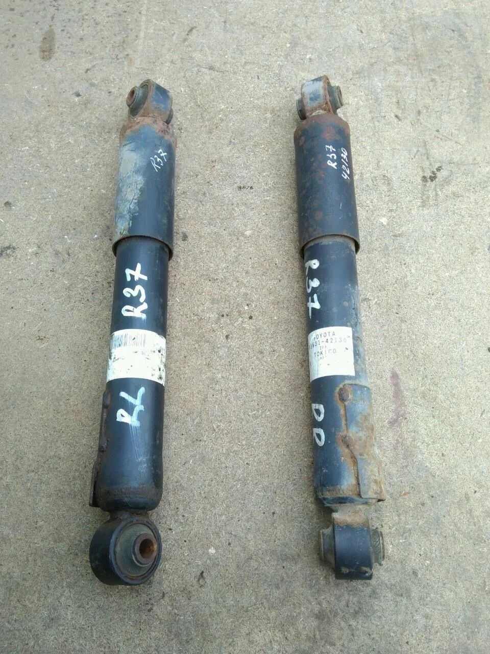 Б.у. амортизатор  2 шт TOYOTA RAV4 ACA30 TOYOTA RAV4 ACA30