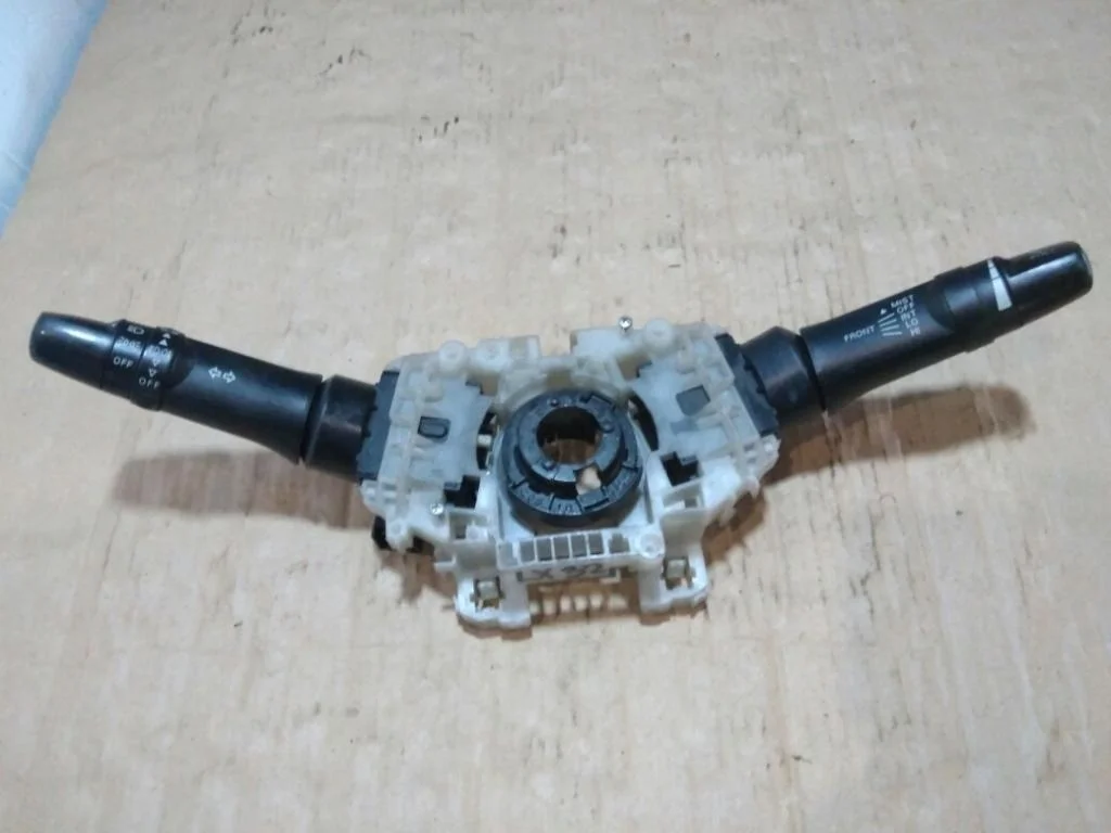 Б.у. подрулевой переключатель MITSUBISHI LANCER CY3A MITSUBISHI LANCER CY3A
