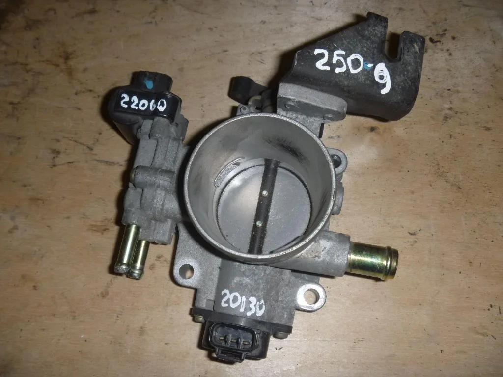 Б.у. дроссельная заслонка TOYOTA AVENSIS ZZT251 TOYOTA AVENSIS ZZT251