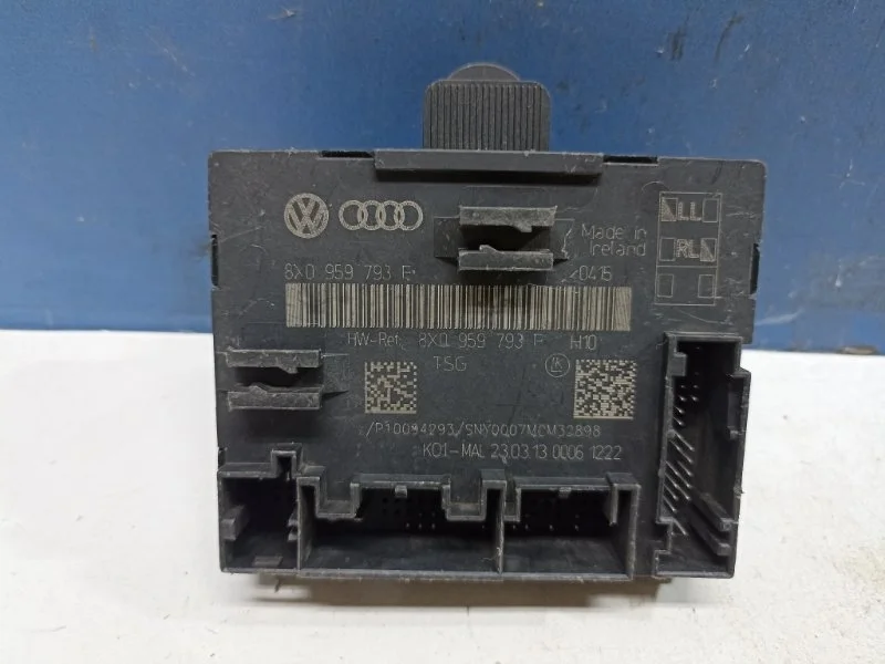 Блок управления дверью Audi Q3 8X0959793HZ00 8UB, передний