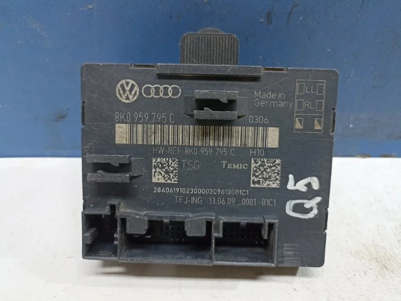 Блок управления дверью Audi Q5 2008-2017 8K0959795C 8R, задний