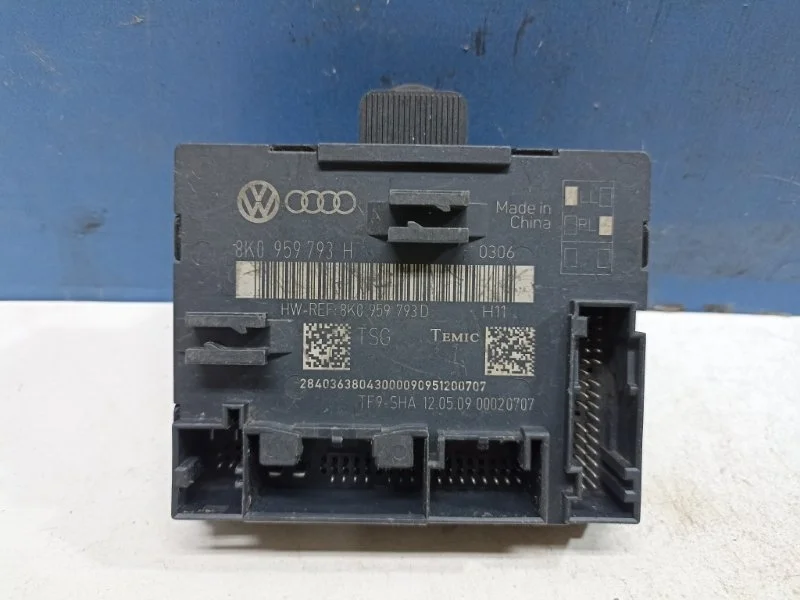 Блок управления дверью Audi Q5 2008-2017 8K0959793H 8R, передний