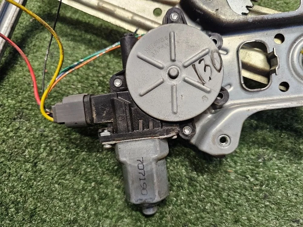 Мотор стеклоподъемника задний правый Lancer X