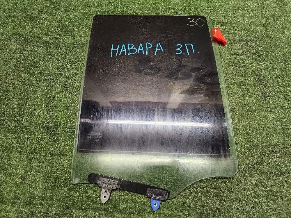 Стекло двери задней правой для Nissan Navara II