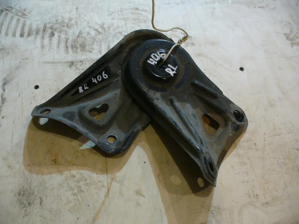 Б.у. кронштейн подрамника TOYOTA CAMRY V40 ACV40 TOYOTA CAMRY V40 ACV40