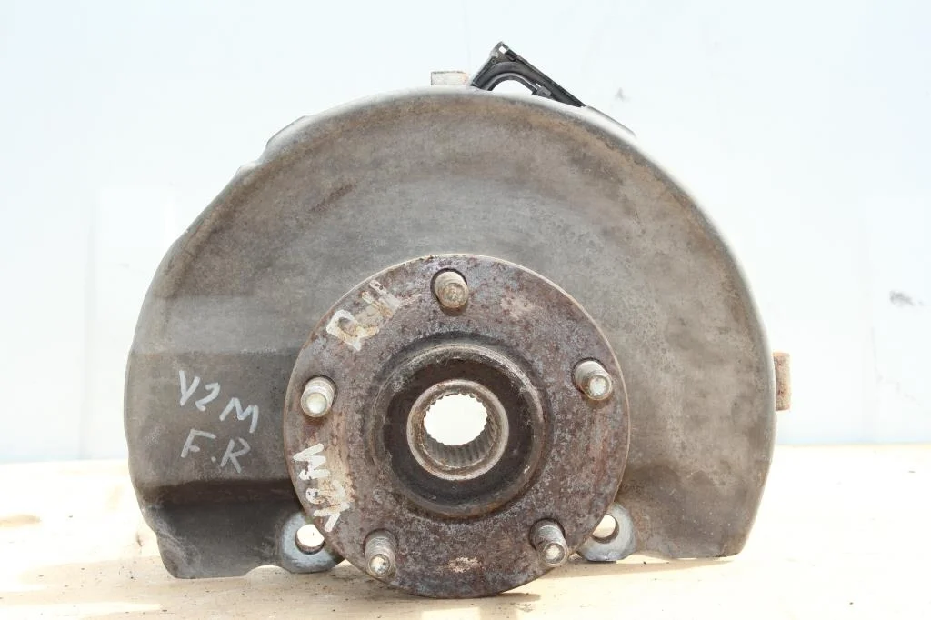 Б.у. кулак поворотный MITSUBISHI LANCER CY2A MITSUBISHI LANCER CY2A