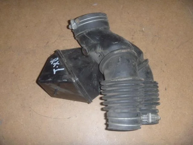 Б.у. патрубок воздушного фильтра LEXUS RX300 MCU15 LEXUS RX300 MCU15