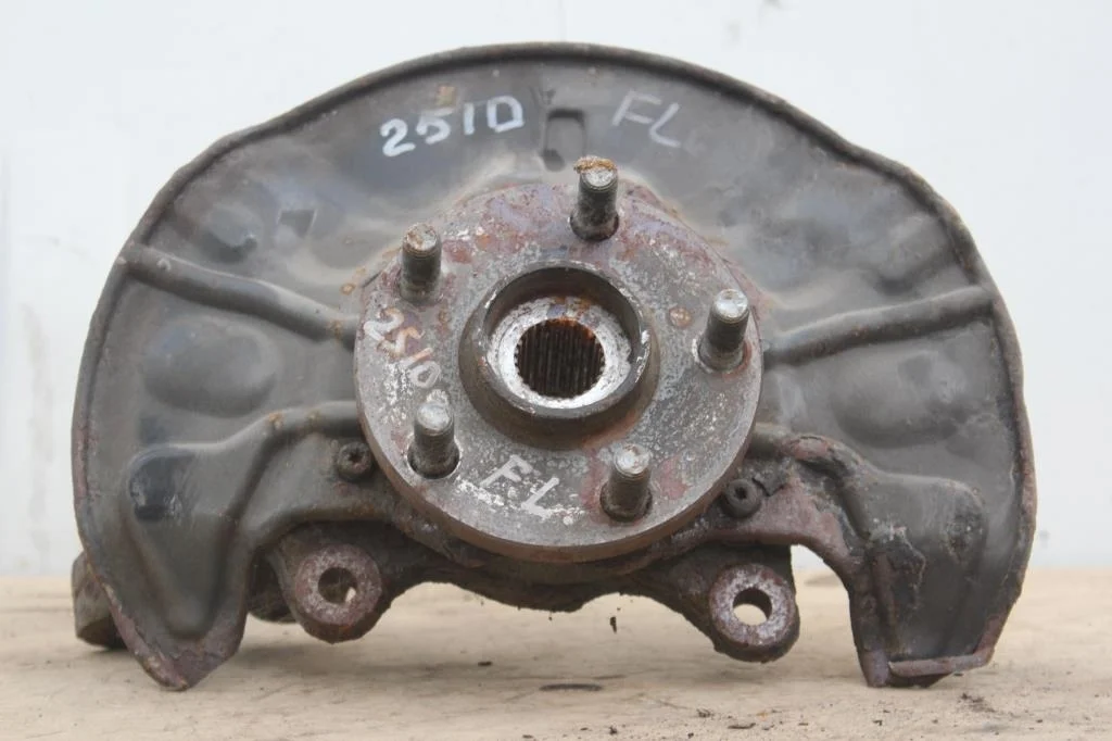 Б.у. кулак поворотный TOYOTA AVENSIS ZZT251 TOYOTA AVENSIS ZZT251