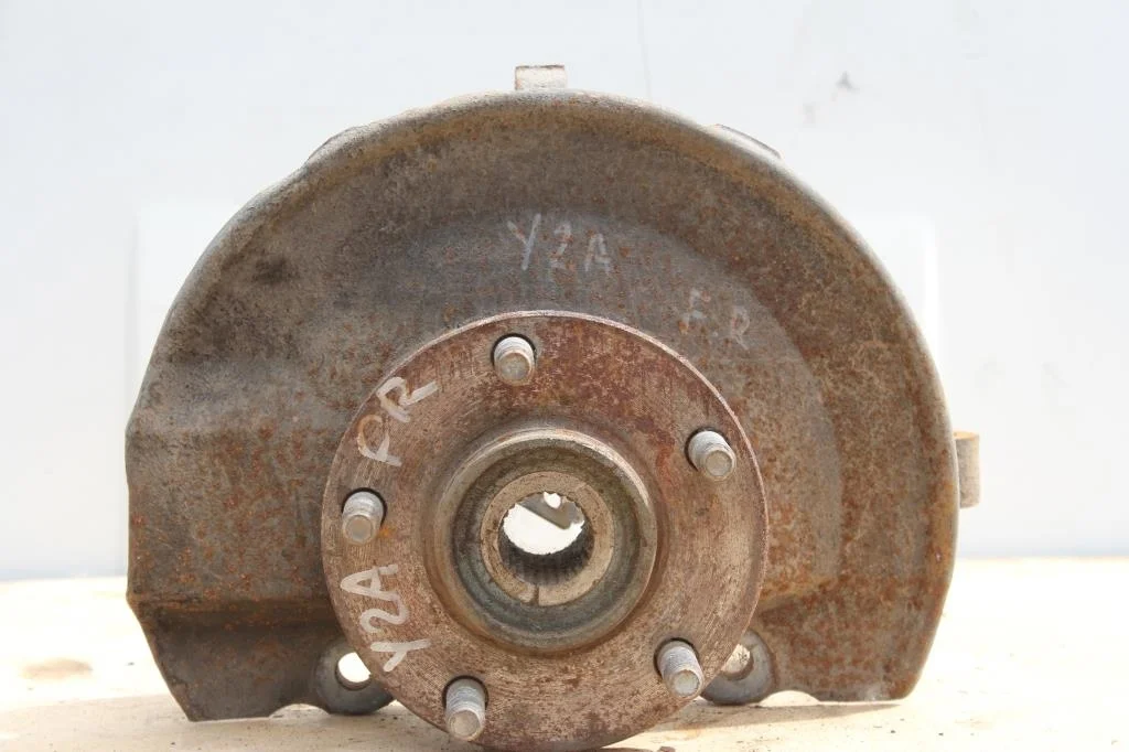 Б.у. кулак поворотный MITSUBISHI LANCER CY2A MITSUBISHI LANCER CY2A
