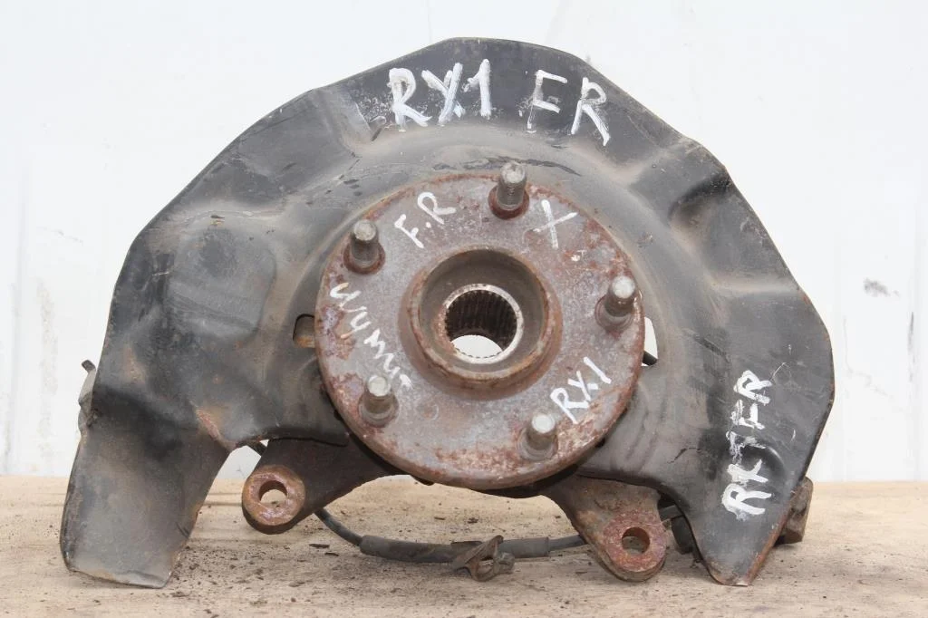 Б.у. кулак поворотный LEXUS RX300 MCU10 LEXUS RX300 MCU10