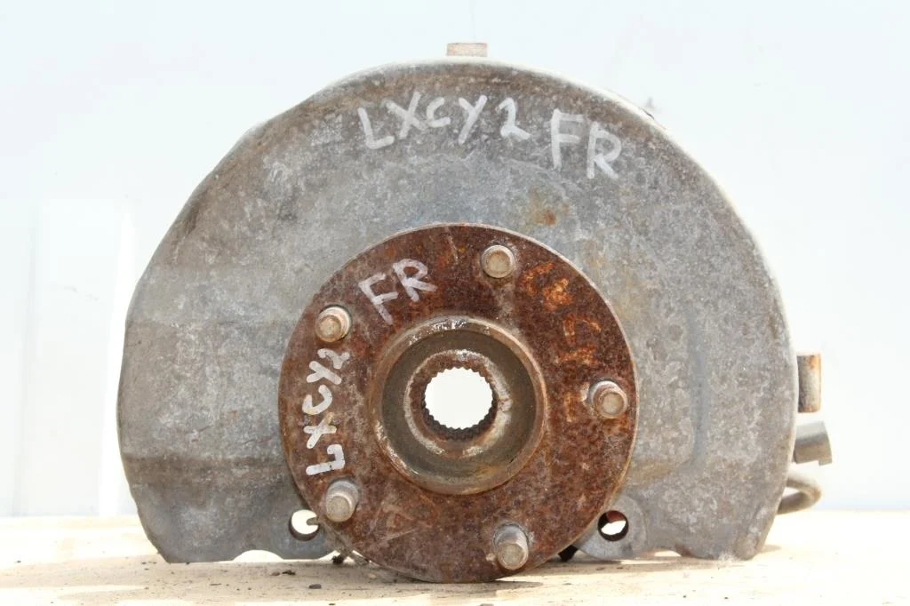 Б.у. кулак поворотный MITSUBISHI LANCER CY2A MITSUBISHI LANCER CY2A