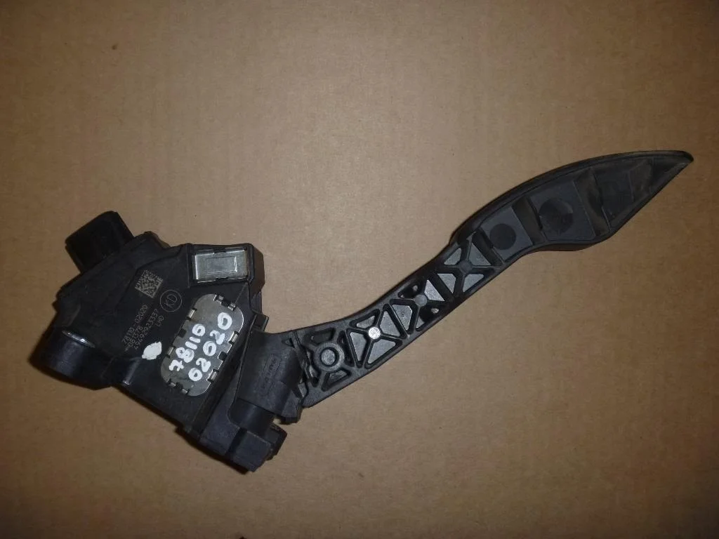 Б.у. педаль газа TOYOTA COROLLA ZRE151 TOYOTA COROLLA ZRE151