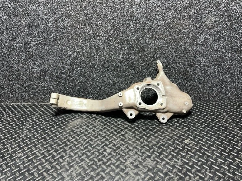 Кулак поворотный Bmw X6M 2017 31216773784 F86 S63B44B, передний правый