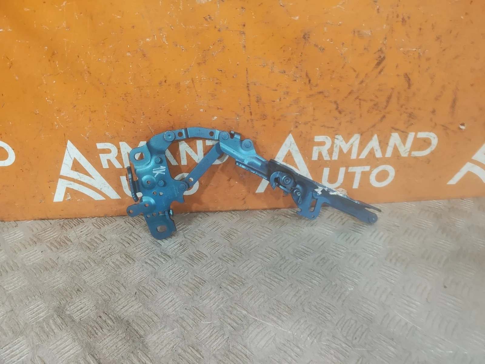 Петля капота BMW 1 series 2011-2019 F20 F21