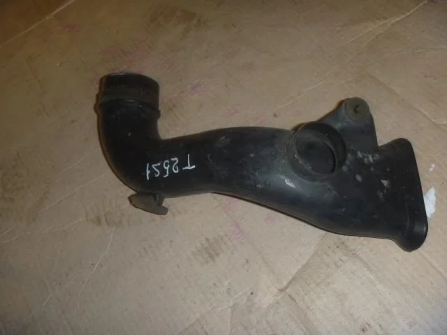 Б.у. воздухозаборник TOYOTA AVENSIS AZT250 TOYOTA AVENSIS AZT250
