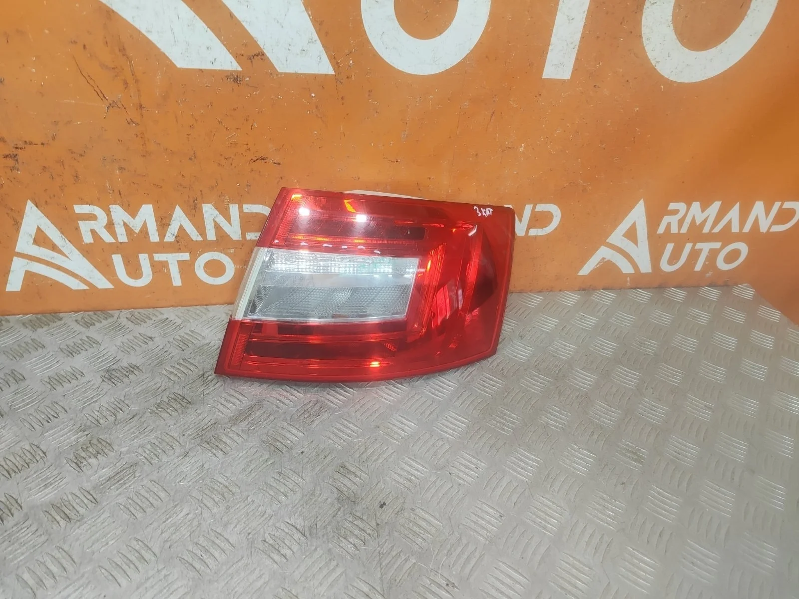 Фонарь Skoda Octavia 2013-2017 A7 (5E)