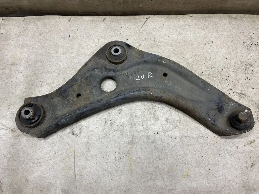 Рычаг передний правый Nissan Qashqai J11