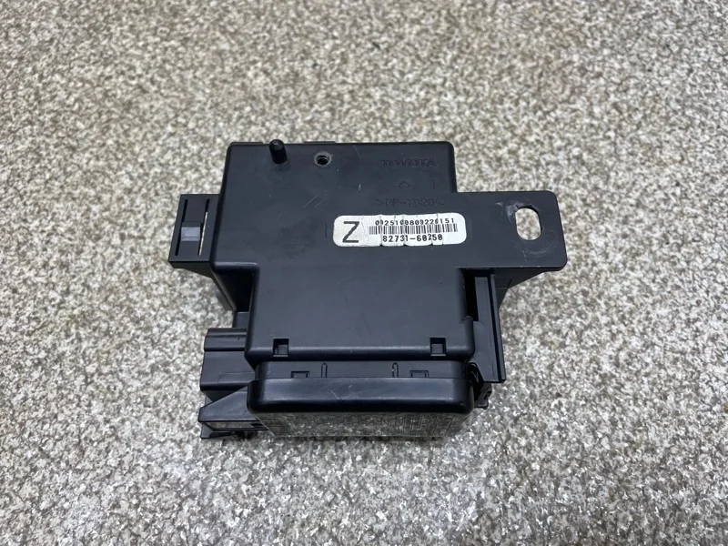 Блок предохранителей салонный Toyota Land Cruiser 2008 8273160250 200 1VDFTV 4.5 AT